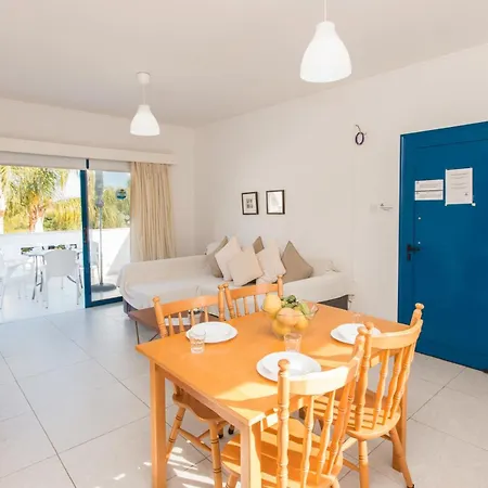 Flouressia Gardens Apart Otel 3*