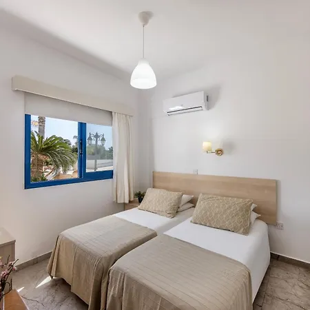 Flouressia Gardens Apart Otel 3*