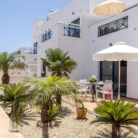 Apart Otel Flouressia Gardens 3*