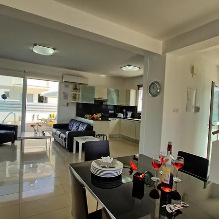 Aparthotel Flouressia Gardens Protaras