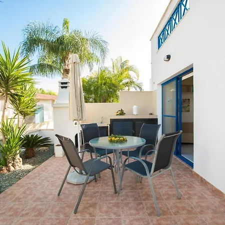 Flouressia Gardens Aparthotel